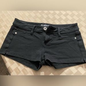Black stretchy vanilla star jean shorts